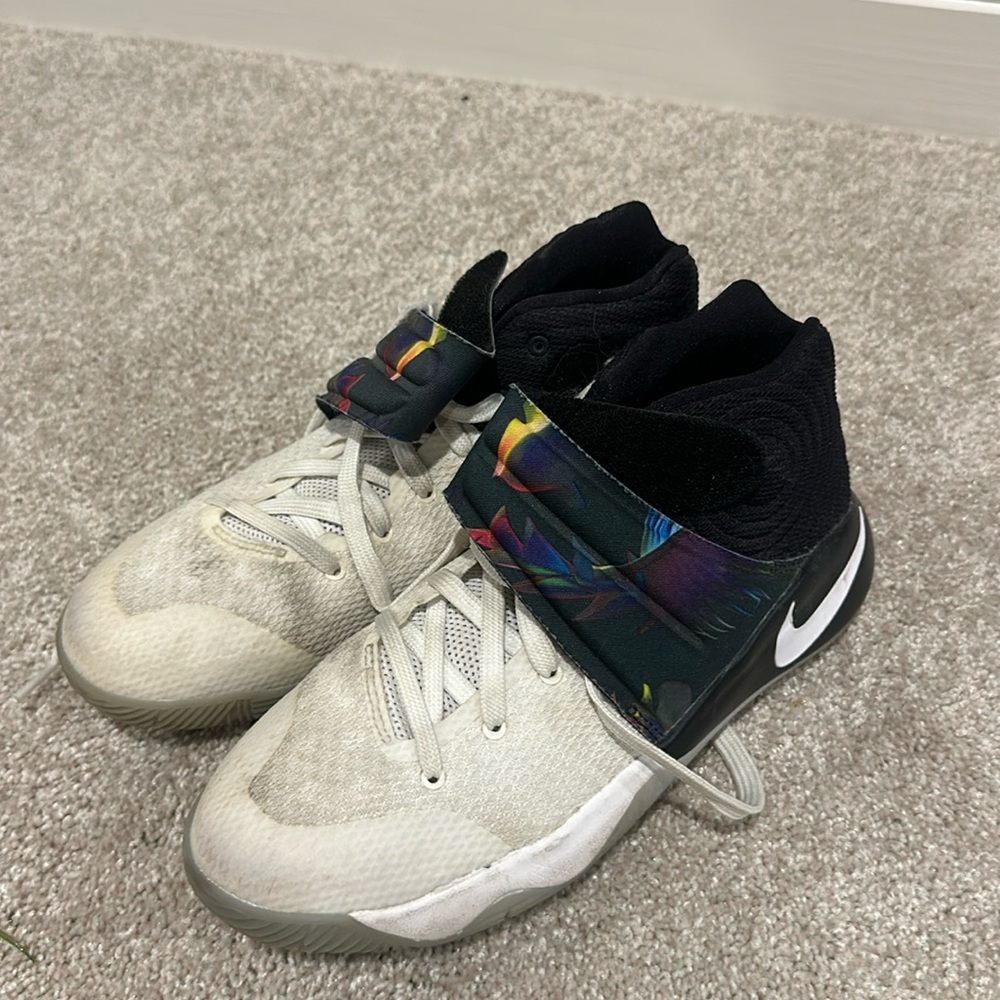 Nike Kyrie basketball shoes size 6.5.